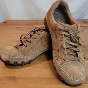 SKECHERS Women’s Relaxed Fit Bikers Curbed Athletic Walking Brown Suede Sneakers